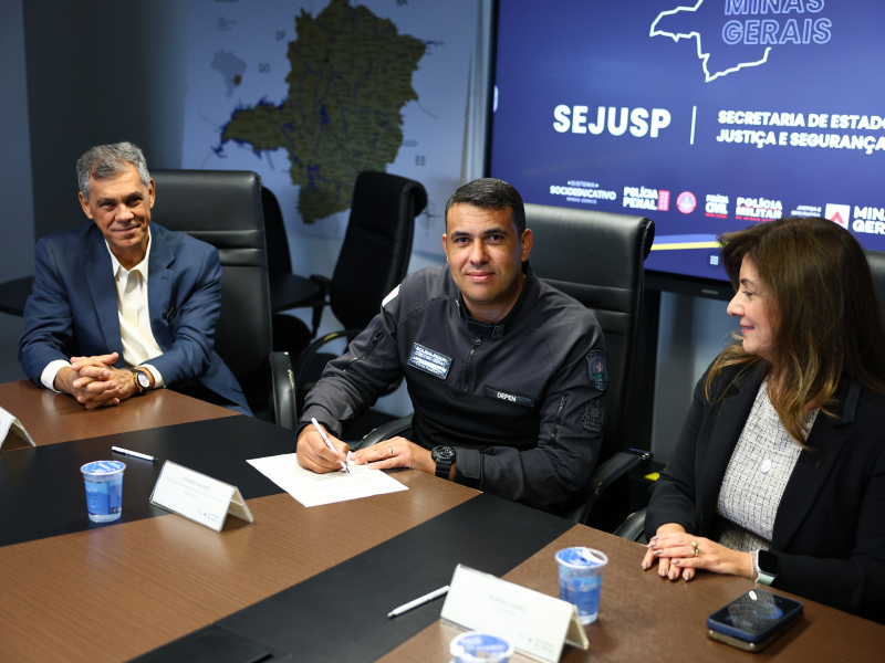 Departamento Penitenciário assina termo de parceria com o Instituto Minas pela Paz
