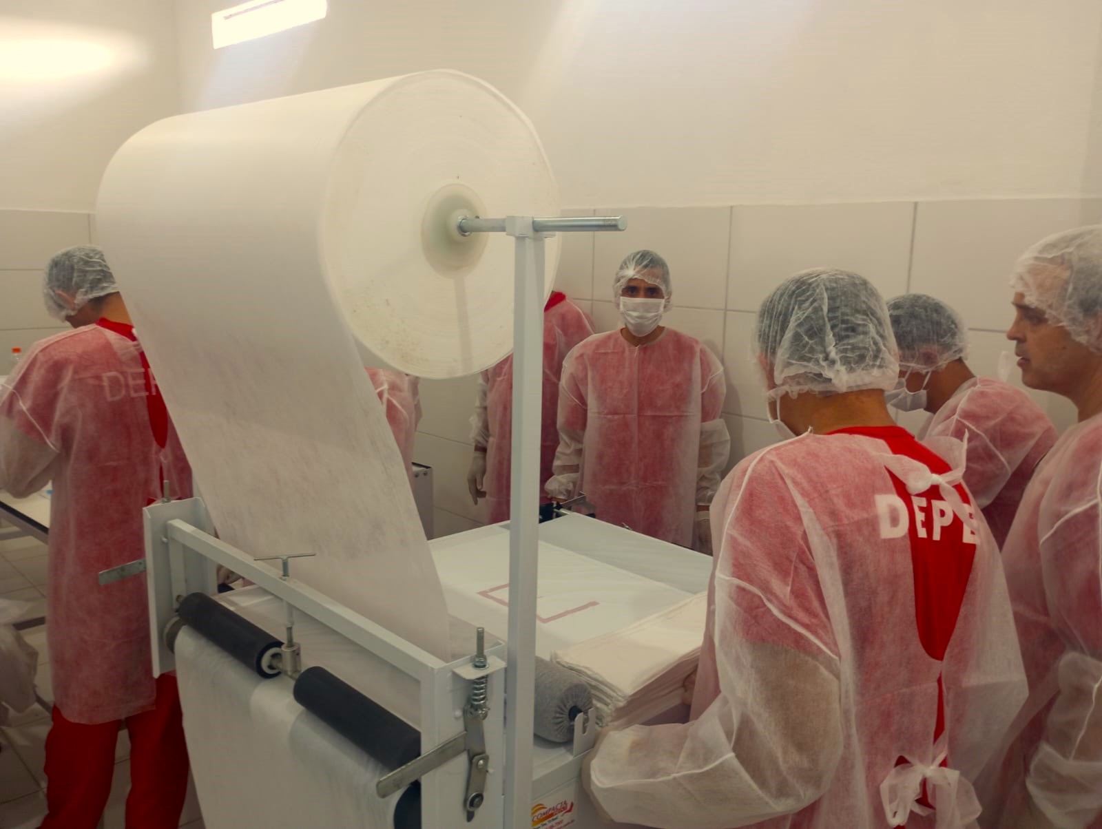 Produção de fraldas e absorventes por presos gera solidariedade em Malacacheta